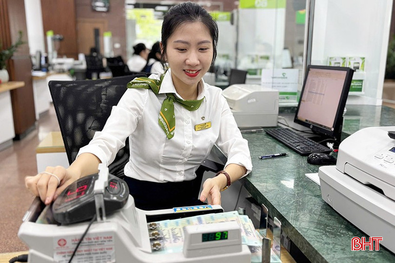 Tổng dư nợ của Vietcombank Hà Tĩnh hiện đạt 18.058 tỷ đồng, trong đó dư nợ cho vay tiêu dùng đạt 2.530 tỷ đồng. bqbht_br_z6831982549009-ddd7b0fa45dd35997e1f22d938cac695.jpg