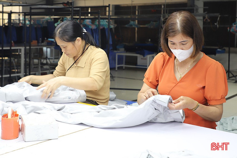 Những tháng đầu năm, ngành may mặc Hà Tĩnh ghi nhận nhiều khởi sắc. bqbht_br_034.jpg