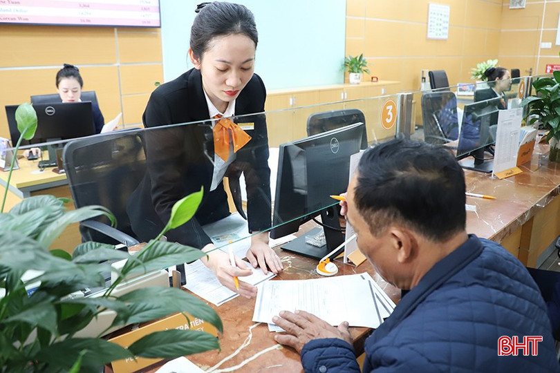 Các ngân hàng thương mại đang duy trì lãi suất cho vay ở mức thấp và ổn định là cơ hội để người dân vay vốn đầu tư vào bất động sản. bqbht_br_img-1092.jpg
