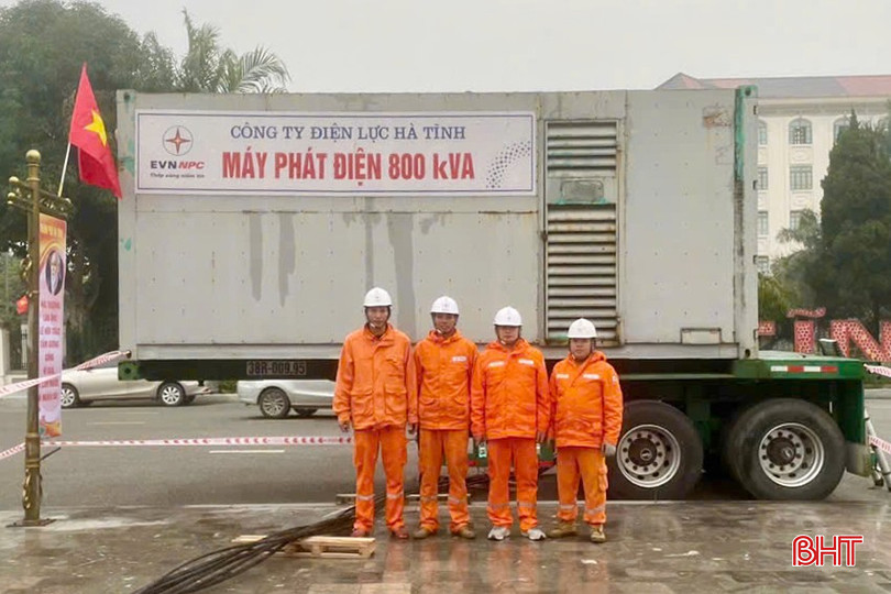 Điện lực TP Hà Tĩnh đã phối hợp đấu nối thêm máy phát điện 800kVA phục vụ buổi tổng duyệt và đêm diễn ra chương trình nghệ thuật. bqbht_br_z6160462686999-de29dbb294d0cd97dafced23931f13f7.jpg