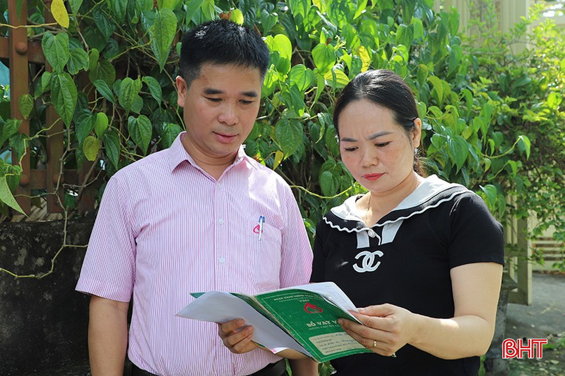 Ngân hàng CSXH huyện Vũ Quang phối hợp đẩy mạnh truyền thông những điểm mới của chương trình cho vay nhà ở xã hội. bqbht_br_79.jpg