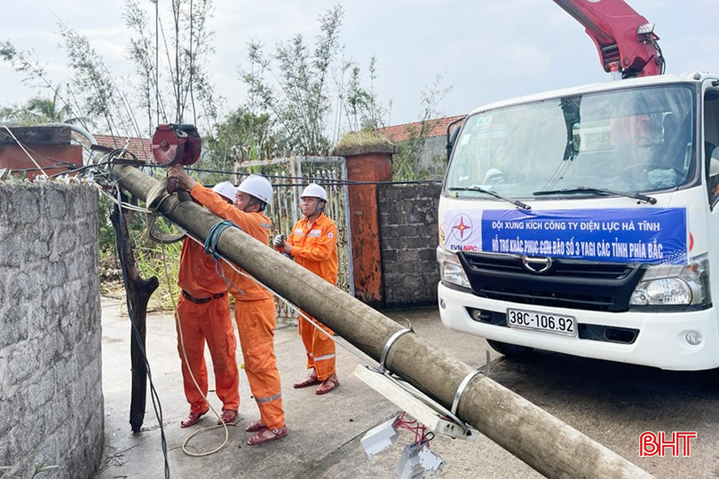 Lưới điện của Điện lực TP Hạ Long bị hư hỏng nghiêm trọng. z5850372564606_e51de2d8e5ebe4bc1acdd616bd926dca.jpg