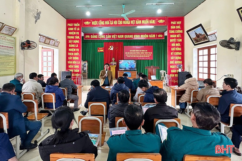 Chi cục Thủy lợi Hà Tĩnh phối hợp tổ chức tập huấn nâng cao năng lực cho đội xung kích phòng chống thiên tai cấp xã. bqbht_br_z6137557068780-f2fb230338c6dd628257f3ebd0972f04.jpg