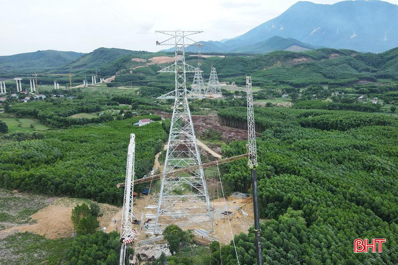 Các nhà thầu đang huy động tối đa nhân lực, máy móc, tập trung cao nhất cho dự án đường dây 500 kV mạch 3 đoạn qua Hà Tĩnh. z5669085558981_a43ca3b42c0749c14c0a84438068b0f6.jpg