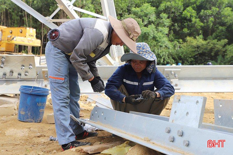 Lực lượng thi công nỗ lực, quyết tâm với mục tiêu đẩy nhanh tiến độ dự án. z5596536769633_b814e37c1856a030fe01e791d824bc89.jpg