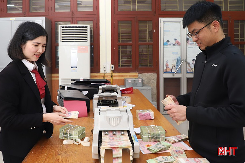 Die Agribank Can Loc Branch legt besonderen Wert auf die Bereitstellung von Kapital für Produktions- und Geschäftstätigkeiten sowie die Entwicklung traditioneller Handwerksdörfer. bqbht_br_img-0224.jpg