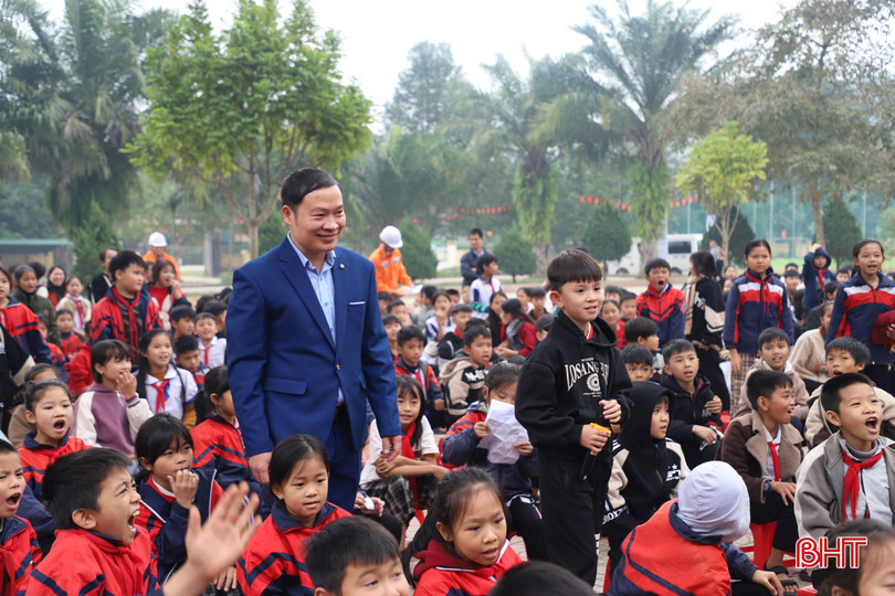 Học sinh Hà Tĩnh háo hức tìm hiểu kiến thức, kỹ năng sử dụng điện an toàn. bqbht_br_img-8751.jpg