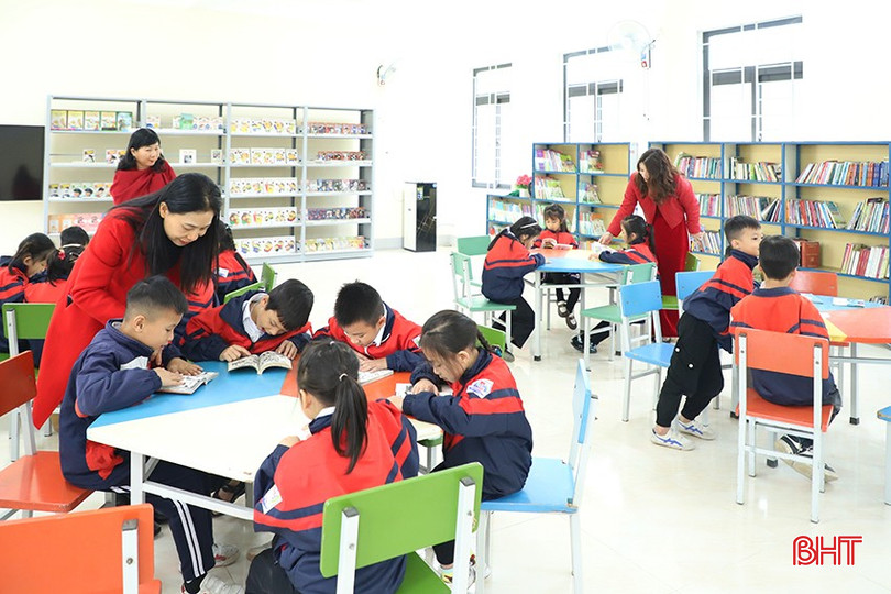 Công ty Điện lực Hà Tĩnh trao tặng mô hình "thư viện cho em" góp phần nâng cao kỹ năng sống cho học sinh Hà Tĩnh. bqbht_br_img-8819.jpg