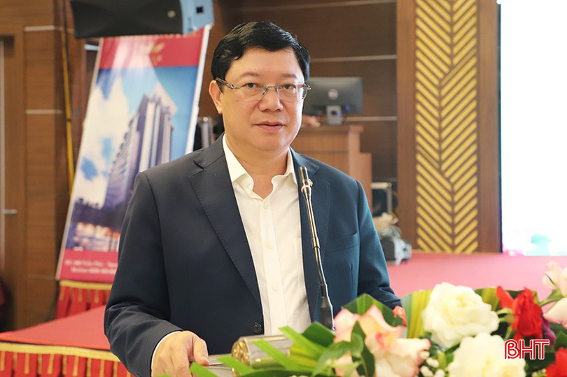 Ông Đoàn Việt Nam - Phó Tổng Giám đốc Ngân hàng TMCP Đầu tư và Phát triển Việt Nam (BIDV) trình bày tham luận: "Kinh nghiệm, thực tiễn và đề xuất, kiến nghị thúc đẩy thanh toán song phương bằng đồng bản tệ giữa Việt Nam - Lào tại BIDV". bqbht_br_300.jpg