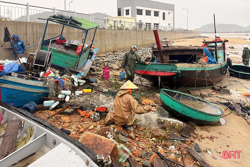 Nhiều ngư dân ở Hà Tĩnh bị hư hỏng tàu thuyền, ngư lưới cụ bị trôi do bão số 5. bqbht_br_z6945525876969-3c94ad8c2ebadcdfde9c2a85b531a7bf.jpg