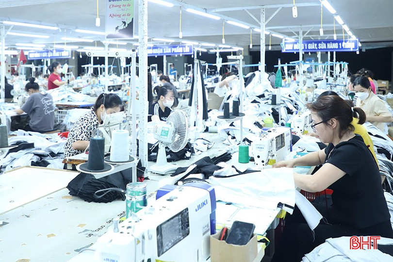 Các doanh nghiệp, nhà máy đẩy mạnh sản xuất, kinh doanh kéo theo phụ tải điện dự báo tăng trưởng đột biến. bqbht_br_065.jpg