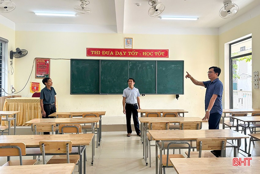 Les préparatifs concernant les installations des conseils d'examen de base sont pratiquement terminés. (Photo prise au Conseil d'examen de l'école secondaire Nguyen Du - Ville de Ha Tinh). bqbht_br_23.jpg