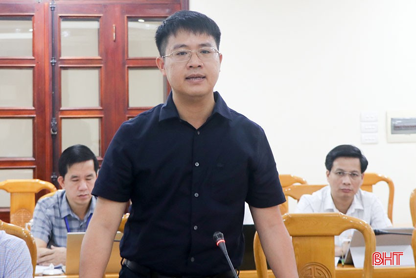 Phó Bí thư Tỉnh đoàn Nguyễn Viết Hải Đăng báo cáo phương án hỗ trợ, tiếp sức mùa thi. bqbht_br_17.jpg