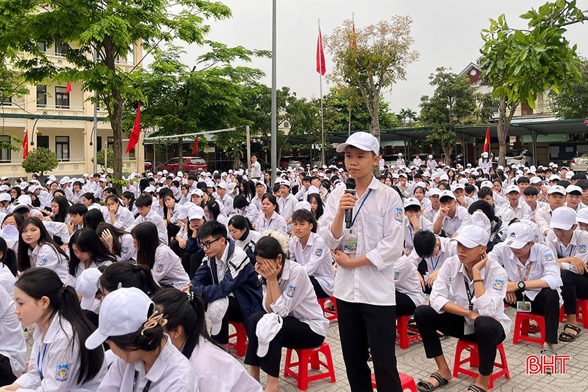 សិស្សានុសិស្សនៃវិទ្យាល័យ Ly Tu Trong ជាង 1,600 នាក់ ត្រូវបានផ្តល់ចំណេះដឹងស្តីពីការការពារការលង់ទឹក bqbht_br_22.jpg
