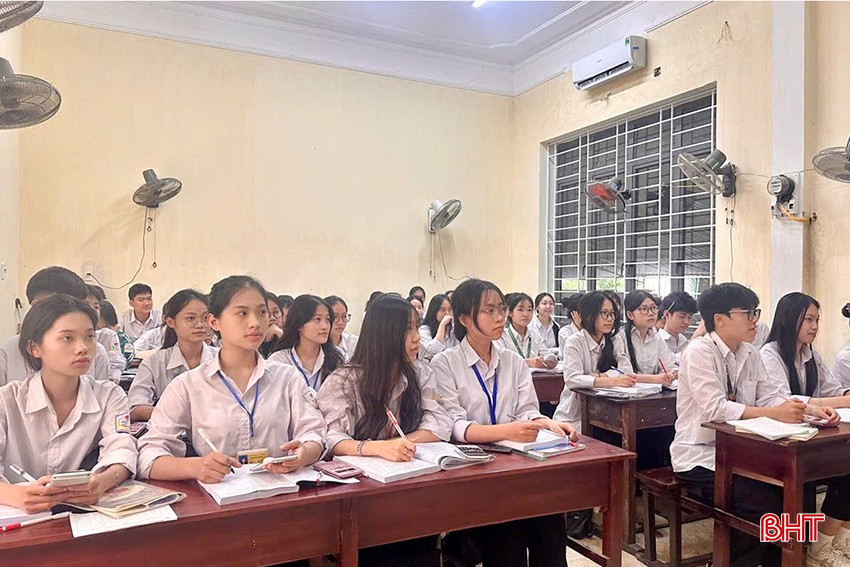 Trường THPT Phan Đình Phùng là một trong những ngôi trường đứng đầu bậc THPT không chuyên có điểm đầu vào tương đối cao. bqbht_br_13.jpg