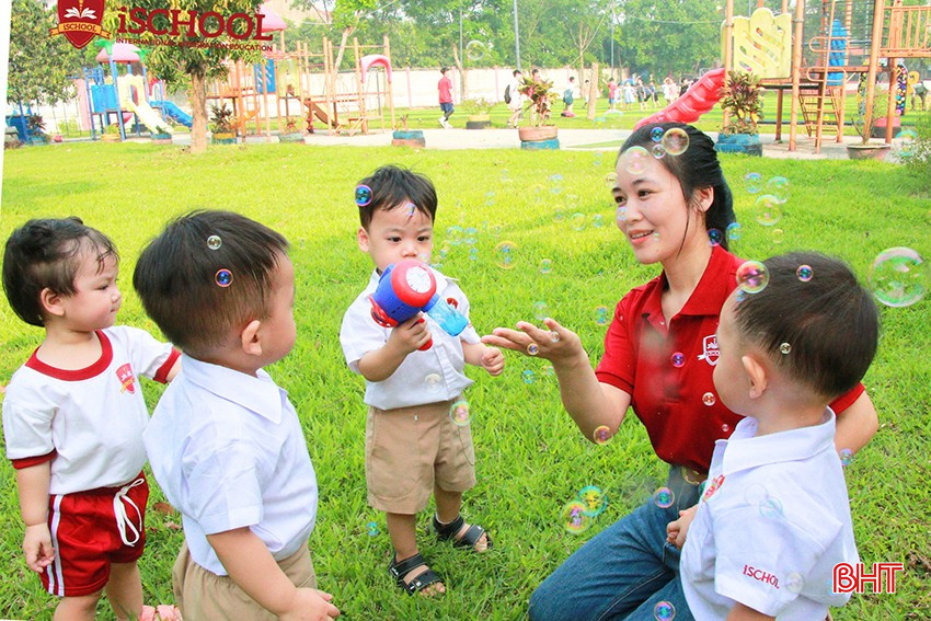 នៅក្នុងឆ្នាំសិក្សា 2025-2026 iSchool Ha Tinh នឹងមានប្រព័ន្ធមត្តេយ្យសិក្សាបន្ថែមដែលត្រូវបានបណ្តុះបណ្តាលស្របតាមកម្មវិធីតម្រង់ទិសសមាហរណកម្ម។ bqbht_br_a9.jpg