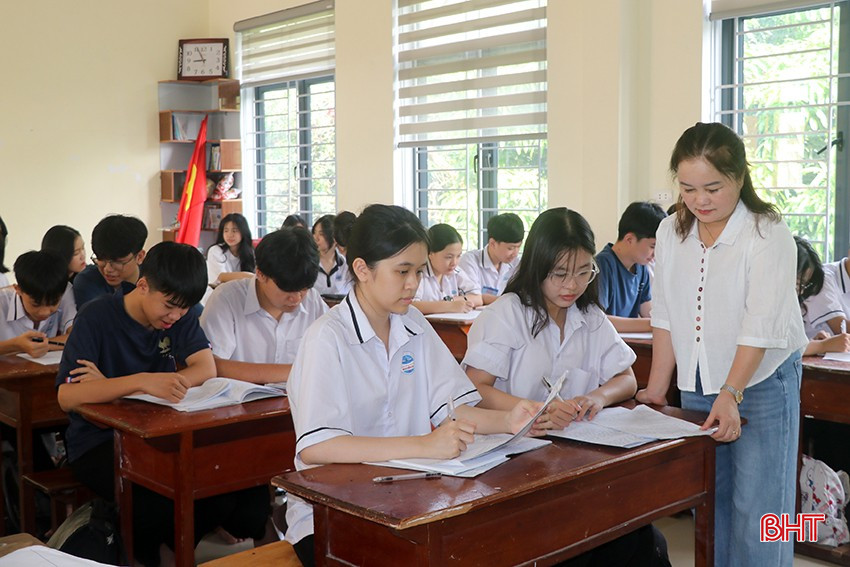 Los centros de secundaria aprovechan la oportunidad para repasar los conocimientos de los alumnos de 9º grado antes del examen. bqbht_br_13.jpg