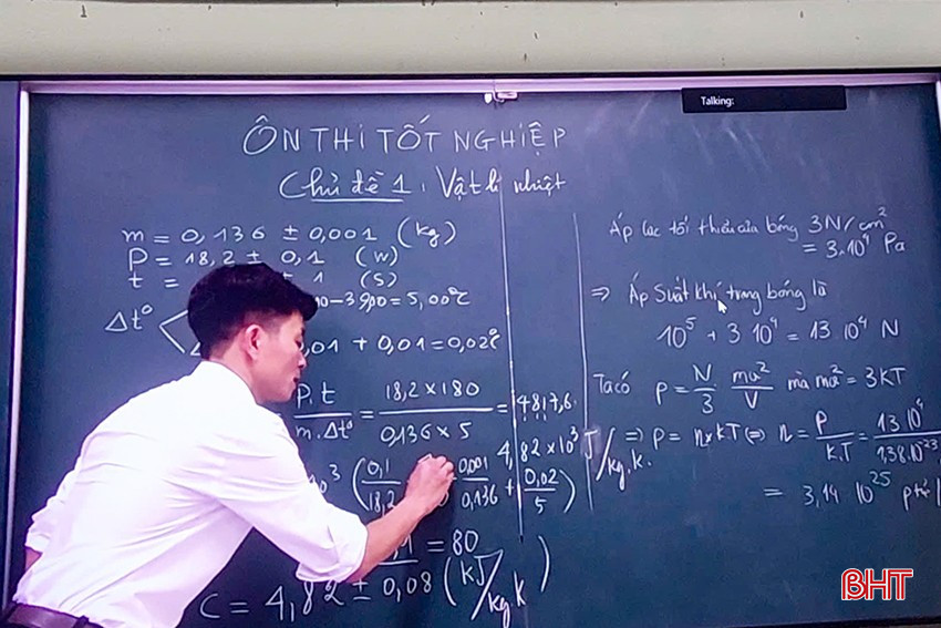 Tiết dạy môn Vật lý của thầy Nguyễn Ngọc Hiếu - giáo viên Trường THPT Chuyên Hà Tĩnh được kết nối tới 150 điểm cầu trên toàn tỉnh. bqbht_br_11.jpg