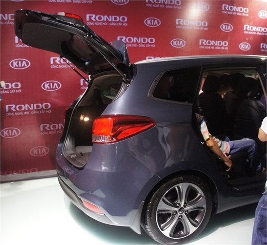 Kia Rondo có giá từ 729 triệu đến 828 triệu đồng ảnh 4
