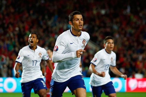 Ronaldo ghi bàn mang về chiến thắng cho Bồ Đào Nha