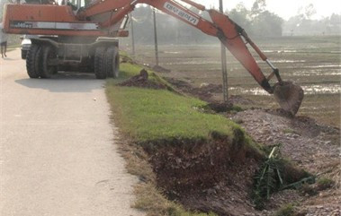 Cẩm Xuyên đang khẩn trương khắc phục các tuyến đường bị sạt lở