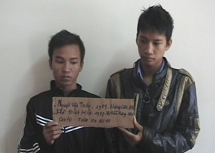 Các đối tượng Tuấn và Hòa vừa bị Công an huyện Hương Khê khởi tố