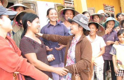 Đến với nhau bằng những tấm lòng Đến với nhau bằng những tấm lòng