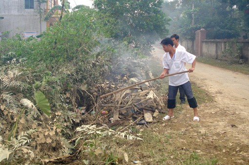 Người dân xã Sơn Thịnh vệ sinh môi trường, xử lý rác thải Người dân xã Sơn Thịnh vệ sinh môi trường, xử lý rác thải