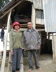 Chuồng bò trở thành nơi tá túc của 4 thành viên gia đình ông Đặng Quang Trung ở xóm Yên Thọ