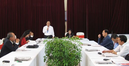 Trưởng Đoàn ĐBQH Hà Tĩnh Nguyễn Thanh Tân điều hành thảo luận tại tổ 2