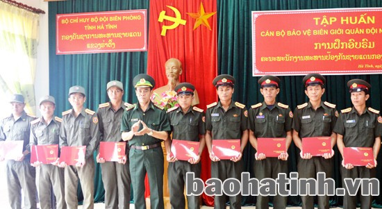 Trao chứng chỉ tốt nghiệp tập huấn cho 25 cán bộ...