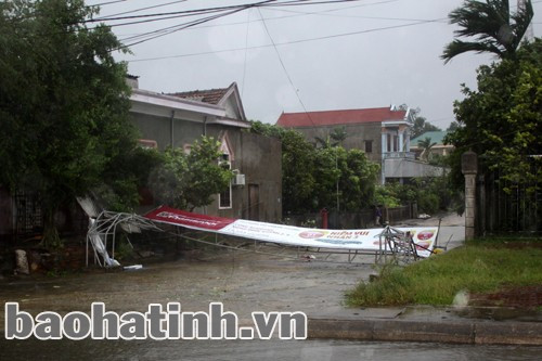Biển hiệu tả tơi