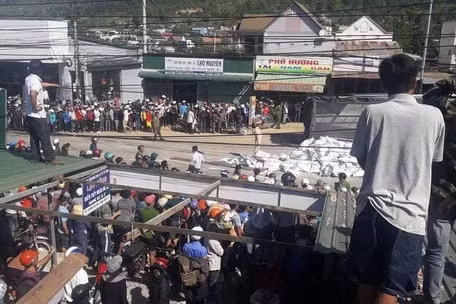 Tai nạn thảm khốc ở Lâm Đồng, ít nhất 4 người chết