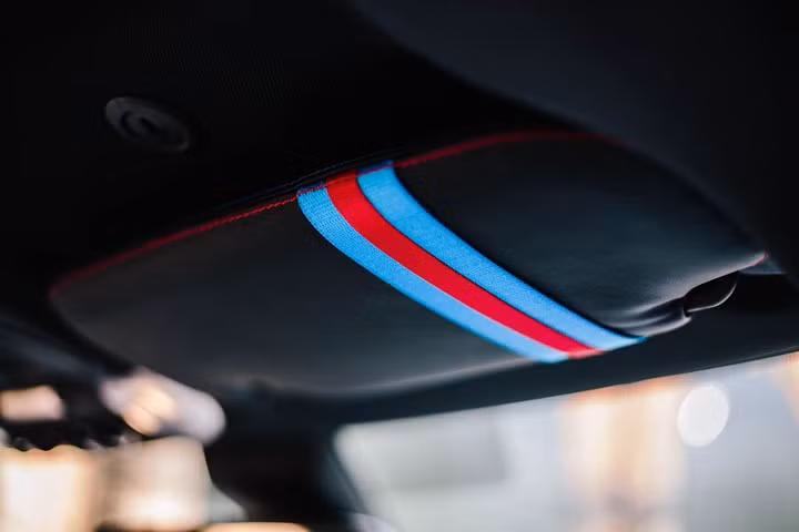 Ngắm nhìn chiếc Mini đặc biệt chào đón đám cưới Hoàng tử Harry