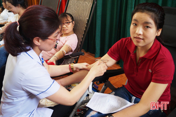 can bo dvtn nganh y te se chia giot hong nhan ai