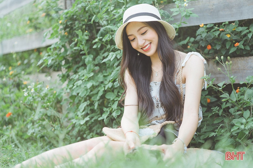 Hoa khôi người Hà Tĩnh duyên dáng trong bộ ảnh áo dài
