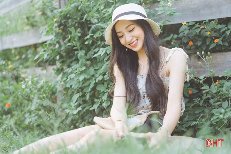 Hoa khôi người Hà Tĩnh duyên dáng trong bộ ảnh áo dài