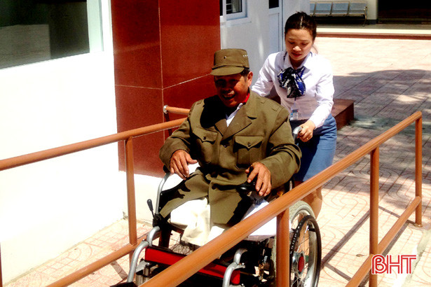 toi duoc can bo trung tam hanh chinh cong don tiep rat an can