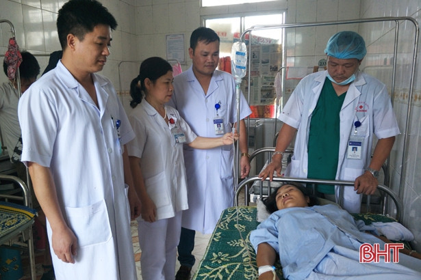 bac sy dieu duong benh vien huong khe hien mau cuu san phu