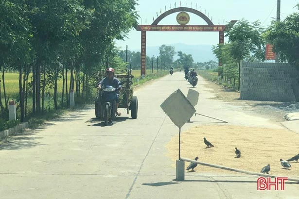 Tái diễn tình trạng biến đường thành... sân phơi!