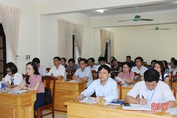 LĐLĐ Hà Tĩnh biểu dương 4 cá nhân điển hình học tập và làm theo Bác