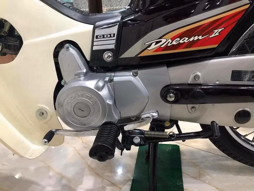 Sốc với Honda Dream II Thái giá 1,13 tỷ tại Việt Nam