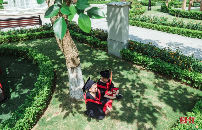 Ngộ nghĩnh bộ ảnh “Bé làm nông dân” của trẻ Mầm non Trí Đức