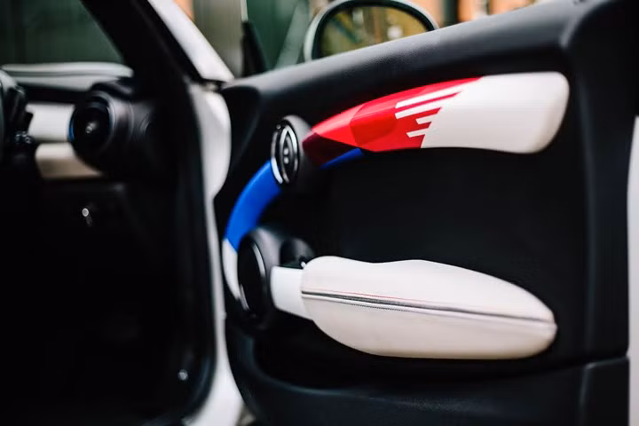 Ngắm nhìn chiếc Mini đặc biệt chào đón đám cưới Hoàng tử Harry