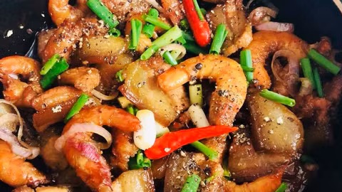 Làm ngay tôm thịt kho tiêu ngon lành cho bữa tối