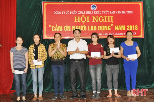 Nhiều hoạt động “Cảm ơn người lao động” nhân Tháng công nhân