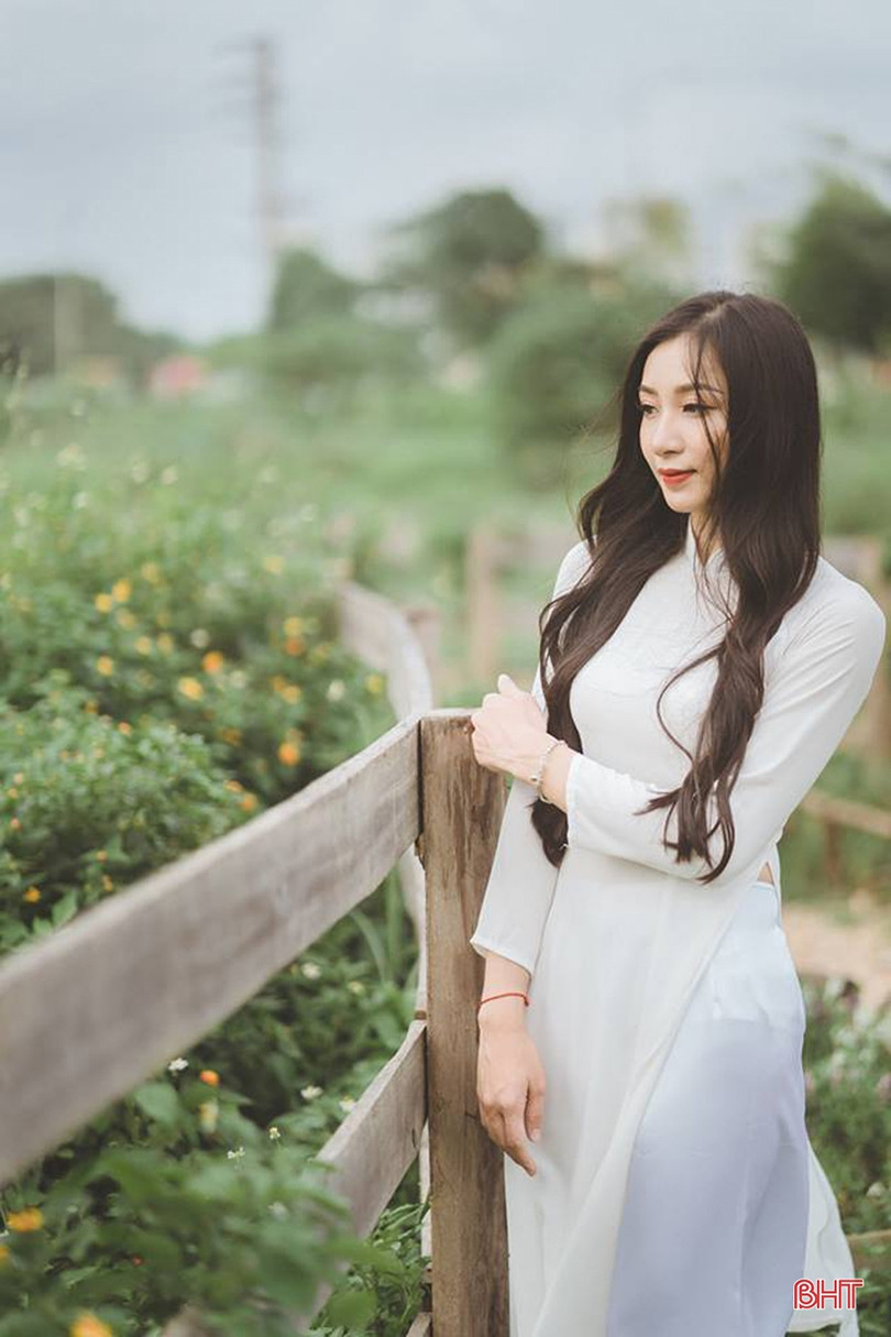 Hoa khôi người Hà Tĩnh duyên dáng trong bộ ảnh áo dài