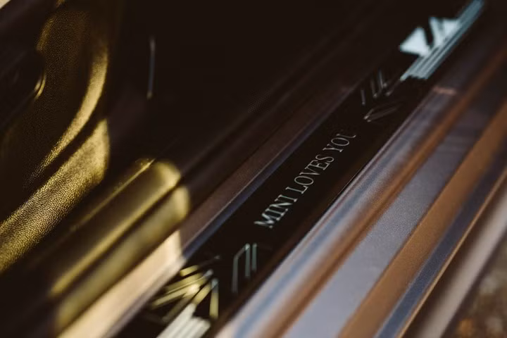 Ngắm nhìn chiếc Mini đặc biệt chào đón đám cưới Hoàng tử Harry