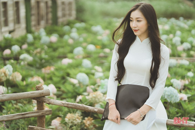 Hoa khôi người Hà Tĩnh duyên dáng trong bộ ảnh áo dài