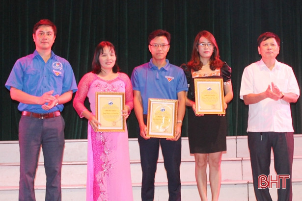 can loc trao thuong cuoc thi tim hieu 50 nam chien thang dong loc